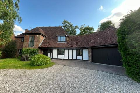 3 Hutton Gate, Hutton, Brentwood, CM13 2XA