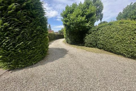 3 Hutton Gate, Hutton, Brentwood, CM13 2XA