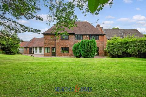 3 Hutton Gate, Hutton, Brentwood, CM13 2XA