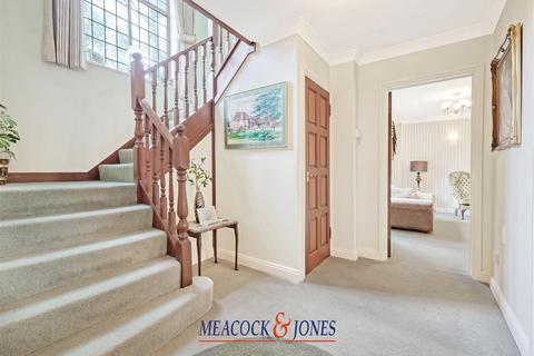 3 Hutton Gate, Hutton, Brentwood, CM13 2XA
