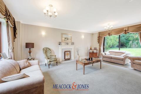 3 Hutton Gate, Hutton, Brentwood, CM13 2XA