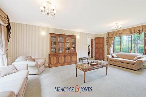 3 Hutton Gate, Hutton, Brentwood, CM13 2XA