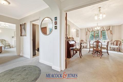3 Hutton Gate, Hutton, Brentwood, CM13 2XA