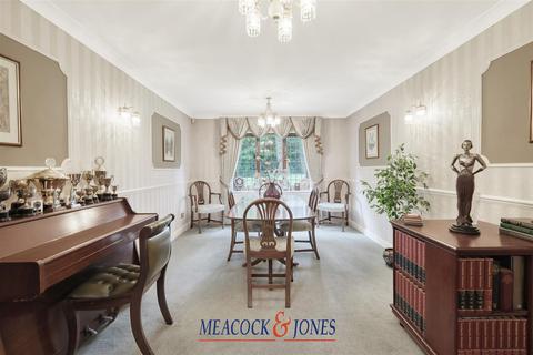3 Hutton Gate, Hutton, Brentwood, CM13 2XA