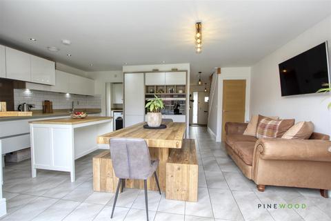 30 Canyon Meadow, Creswell, Worksop, S80 4UQ