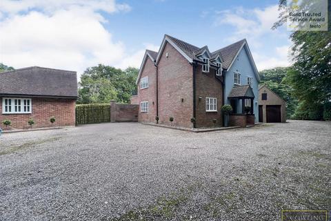 4 bedroom detached house for sale, Brock Hill, Runwell Wickford