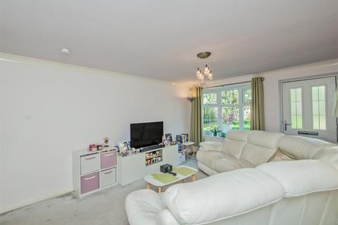 2 bedroom terraced house for sale, Lawns Mount, New Farnley, Leeds