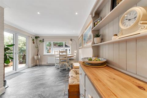 49 Brindles Field, Tonbridge, TN9 2YR