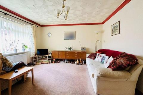 2 bedroom bungalow to rent, Fairway Close, Sherburn In Elmet, LS25