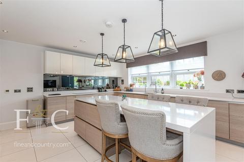 3 Canton Close, Cheshunt, Waltham Cross, EN7 5PD