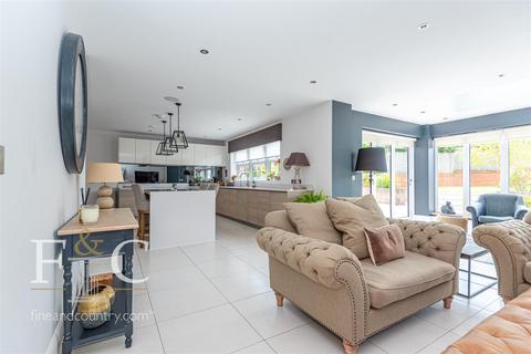 3 Canton Close, Cheshunt, Waltham Cross, EN7 5PD