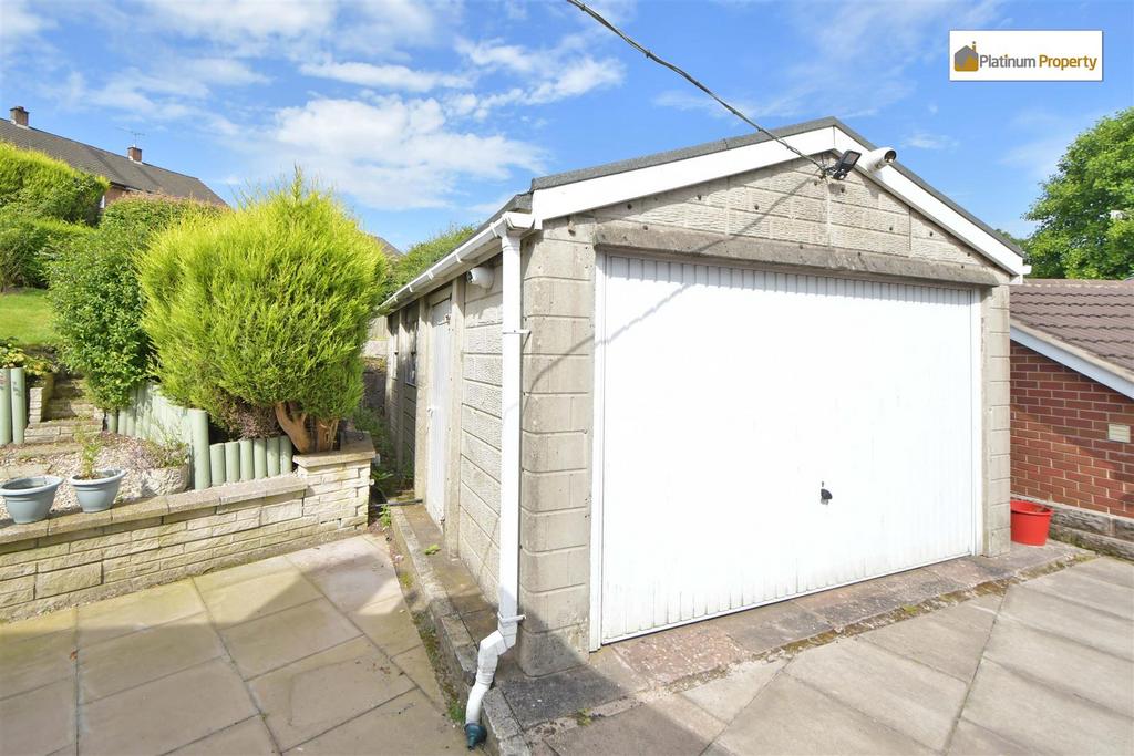 Detached garage