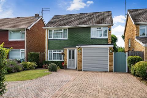 3 bedroom detached house for sale, Weybridge Mead, Hampshire GU46