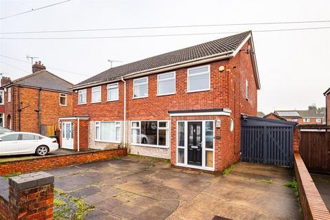 3 bedroom semi-detached house for sale, Kenilworth Road, Scunthorpe