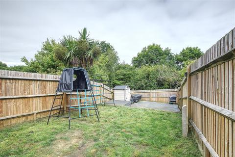 25 Ian Close, Bexhill-on-sea, TN40 2RL