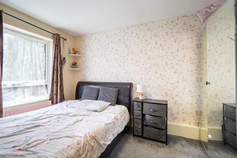 3, Larchvale Court Westmoreland Drive, Sutton, SM2 6AN
