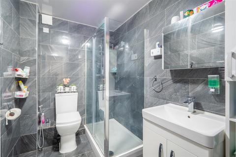 3, Larchvale Court Westmoreland Drive, Sutton, SM2 6AN