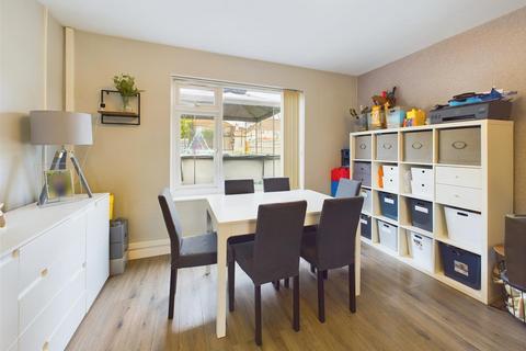 32 Garnalls Road, Matson, Gloucester, GL4 6ND