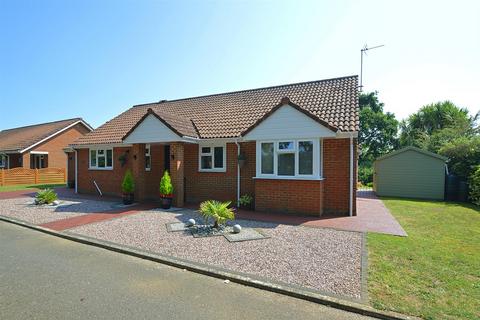 3 bedroom detached bungalow for sale, BEAUTIFUL GARDENS * APSE HEATH