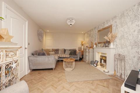 3 Featherstone Crescent, Barrow-in-furness, LA13 0GX