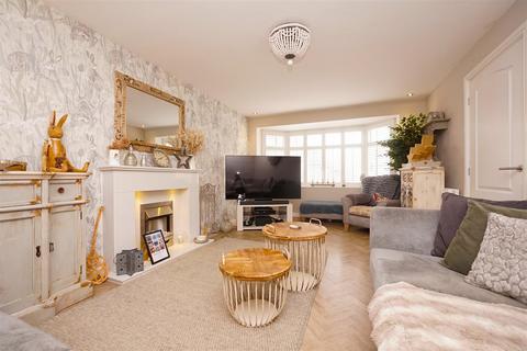 3 Featherstone Crescent, Barrow-in-furness, LA13 0GX