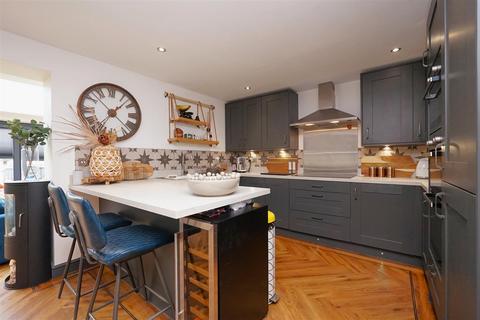 3 Featherstone Crescent, Barrow-in-furness, LA13 0GX