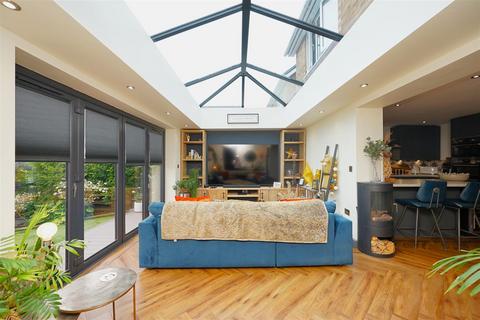 3 Featherstone Crescent, Barrow-in-furness, LA13 0GX