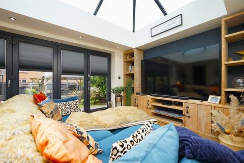 3 Featherstone Crescent, Barrow-in-furness, LA13 0GX