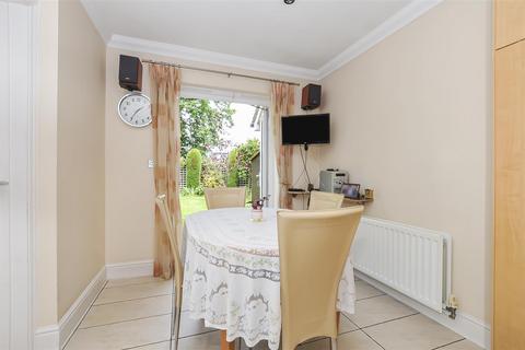 4 Jays Close, Bricket Wood, St Albans, AL2 3UJ