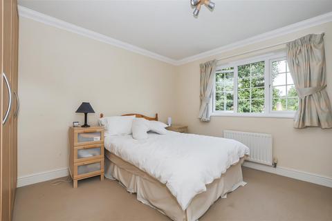 4 Jays Close, Bricket Wood, St Albans, AL2 3UJ