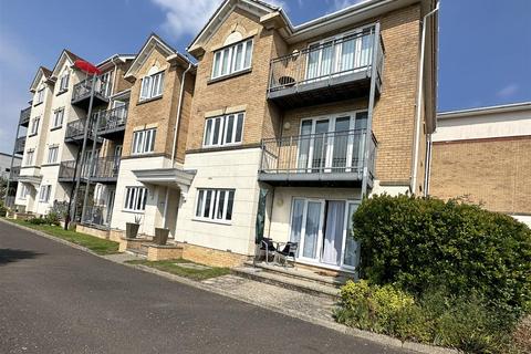 2 bedroom flat for sale, Medina View, East Cowes