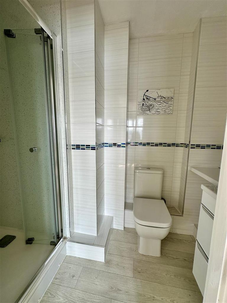 En-Suite Shower Room: