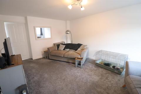 3 bedroom semi-detached house to rent, Merlin Road, Leicester LE4