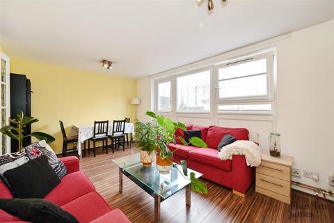 3 bedroom maisonette for sale, Lipton Road, London, E1