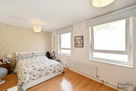 25 Lipton Road, London, E1 0LJ