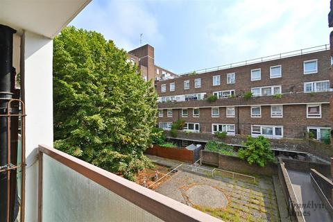 25 Lipton Road, London, E1 0LJ