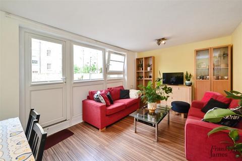 25 Lipton Road, London, E1 0LJ