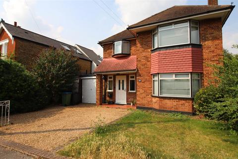 3 bedroom detached house to rent, Beauchamp Road, West Molesey KT8