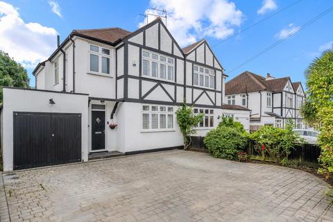40 Ravensfield Gardens, Epsom, KT19 0SR