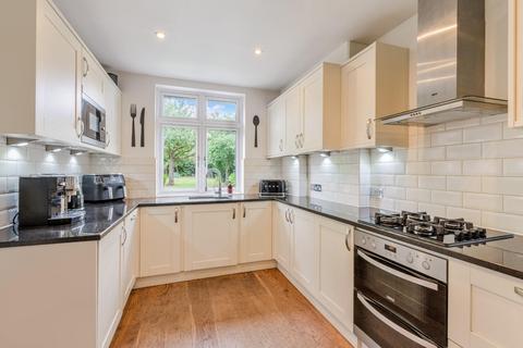 40 Ravensfield Gardens, Epsom, KT19 0SR