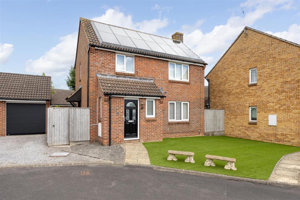 43 Ramsbury Walk Trowbridge BA14 0 UU (0).jpg