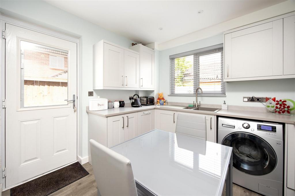 43 Ramsbury Walk Trowbridge BA14 0 UU (10).jpg