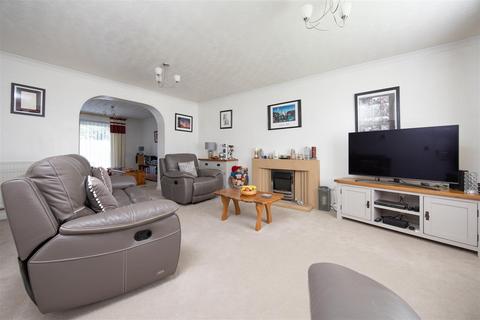 43 Ramsbury Walk, Trowbridge, BA14 0UU