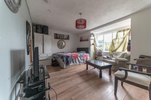 Studio for sale, Mahon Close, Enfield EN1