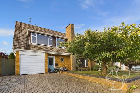 4 bedroom detached house for sale, Reynolds Avenue, Colchester