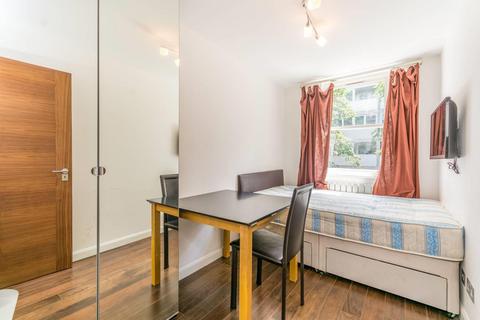 3 bedroom flat to rent, Carburton Street, London