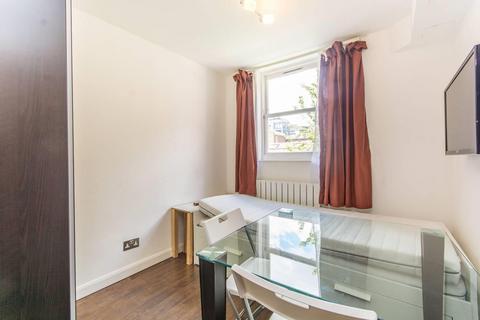 3 bedroom flat to rent, Carburton Street, London