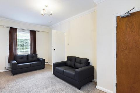 4 bedroom semi-detached house to rent, Colbourne Avenue, Brighton