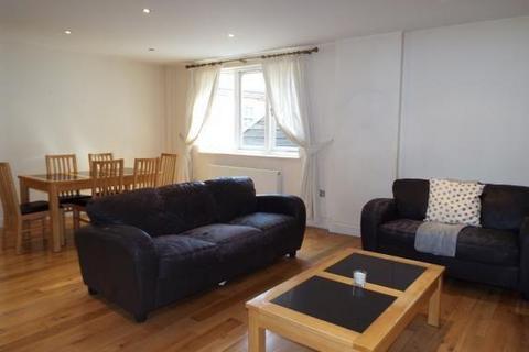 2 bedroom flat to rent, High Street, Bedford