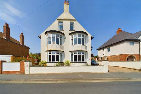 6 bedroom detached house for sale, First Avenue, Bridlington